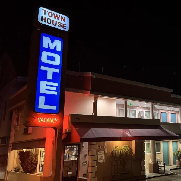 Town House Motel image 22